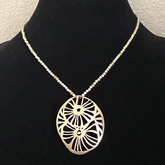 Kenneth Cole Reaction Necklace Pale Matte Gold Tone - Picture 2 of 8